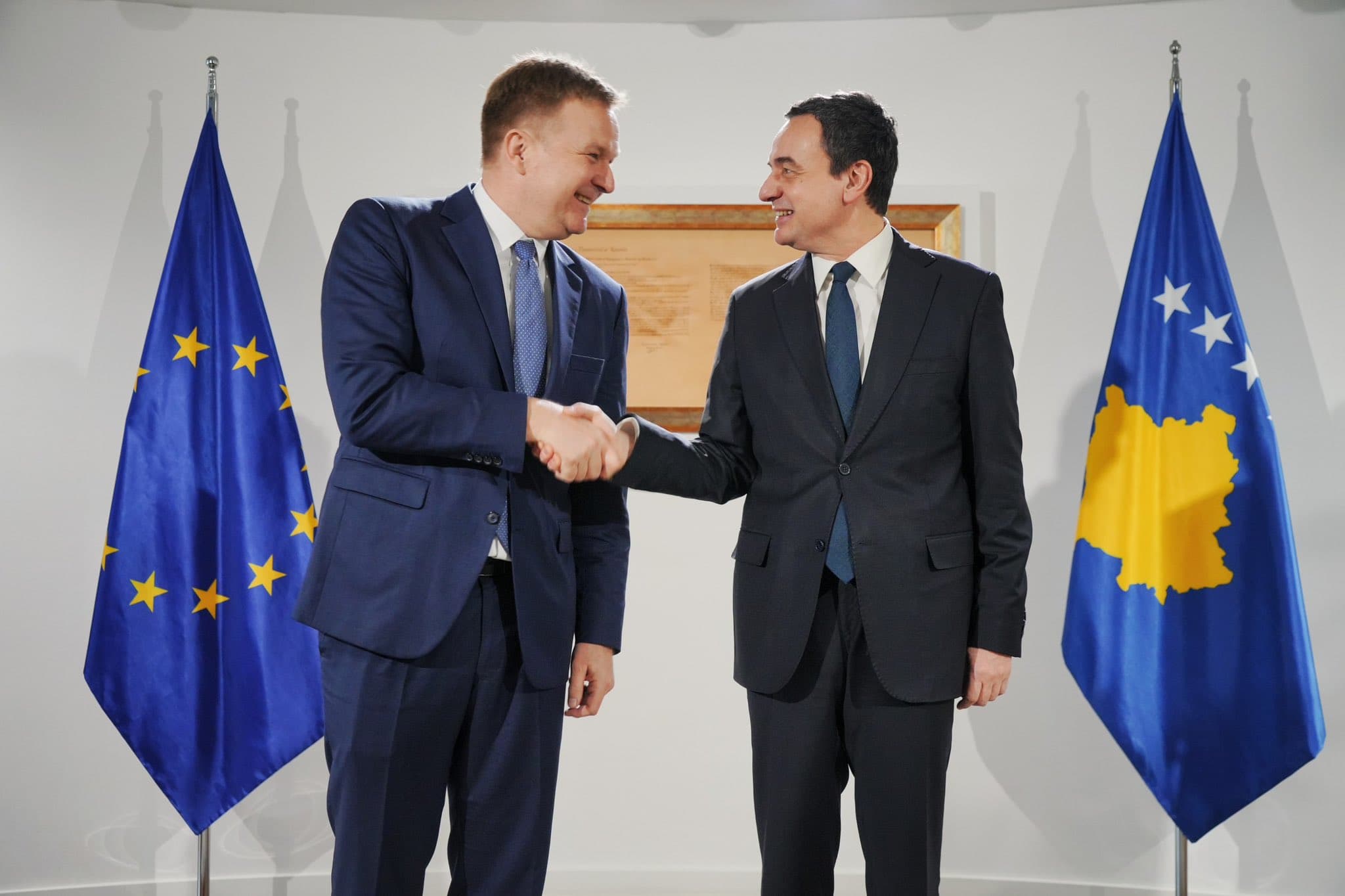 Sorensen takim me Hanrahan në ShBA, pas dakordimit me Kurtin për serbët