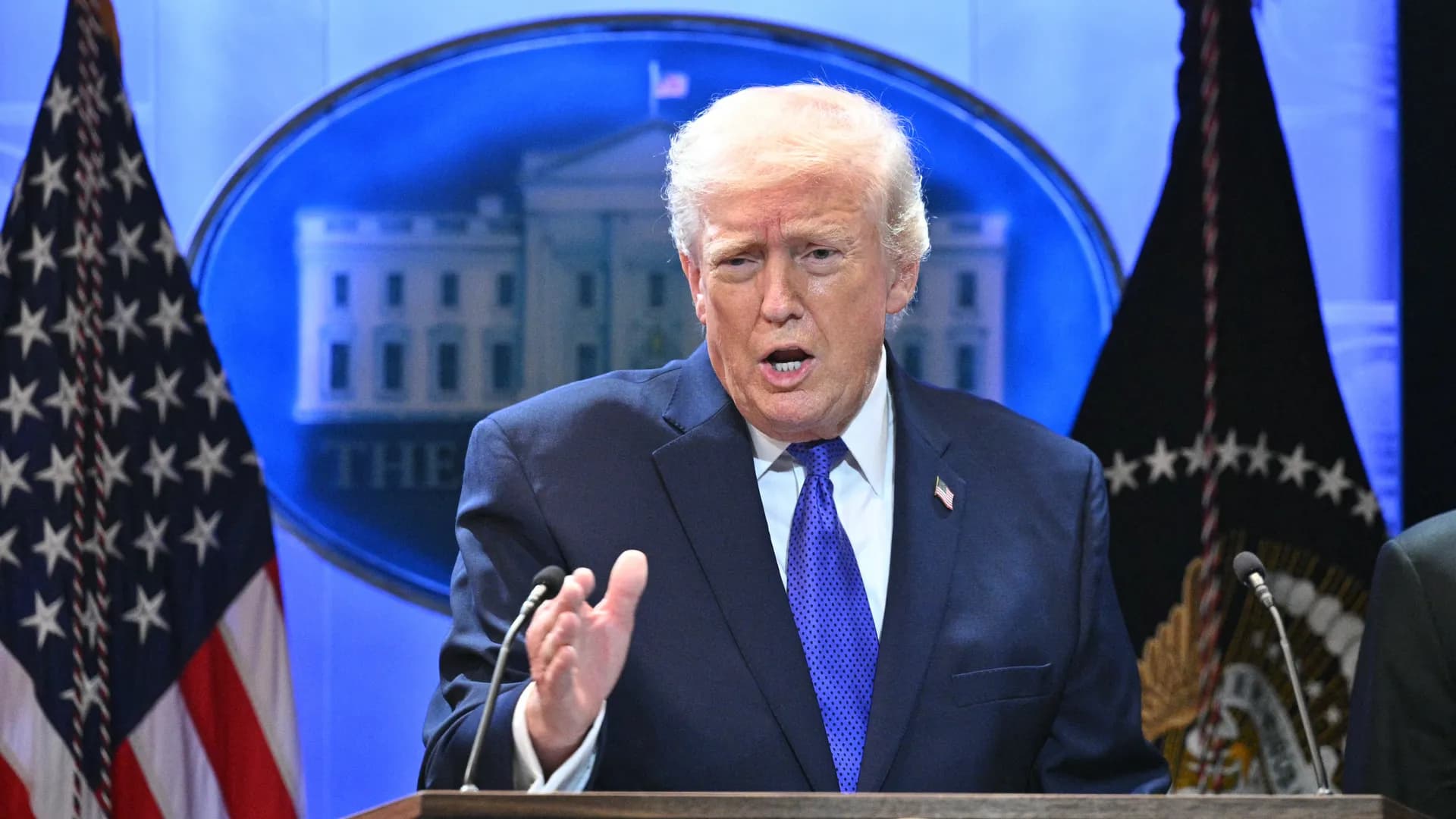 Trump thotë se po shqyrton një sulm të kufizuar ushtarak ndaj Iranit