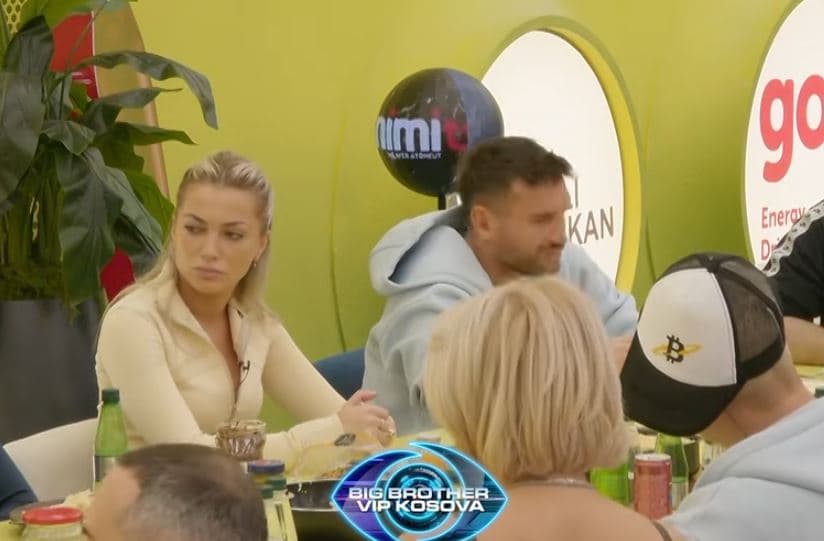 Aurora, Benitës: Më ke përqeshur gjatësinë time (VIDEO)