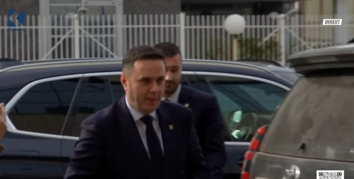 Çështja e presidentit, Abdixhiku mbërrin në Kuvend për takimin me Kurtin (VIDEO)