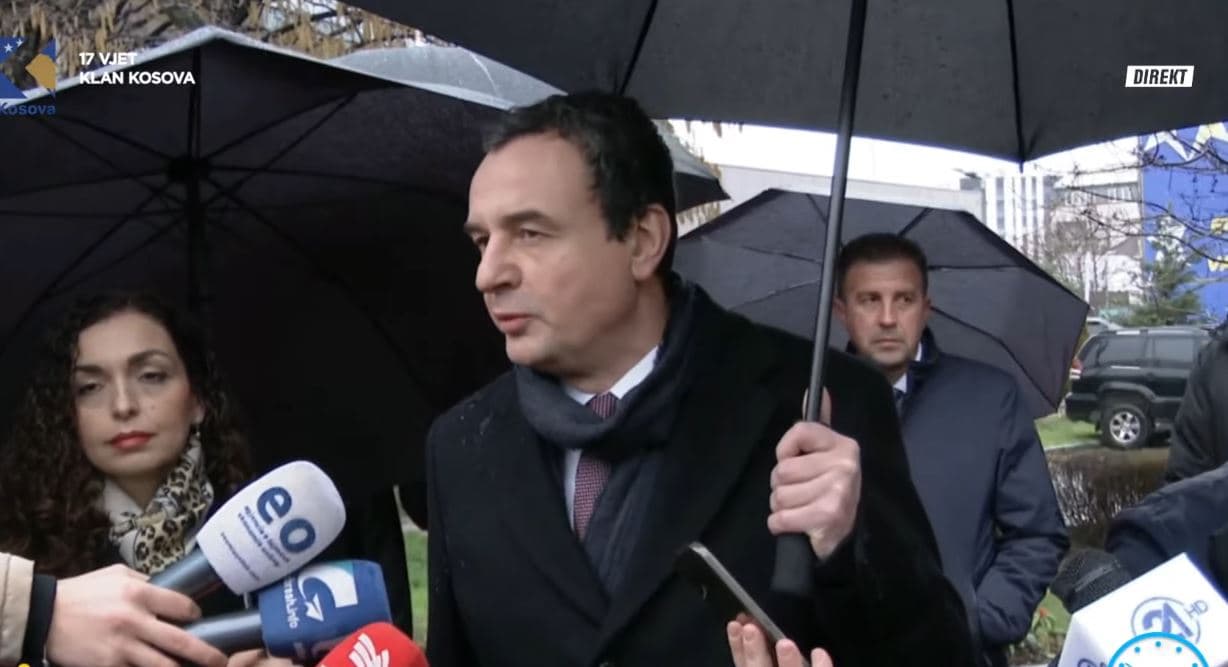 Kurti: Sot festojmë, por edhe nderojmë rezistencën paqësore dhe luftën e drejtë të UÇK-së