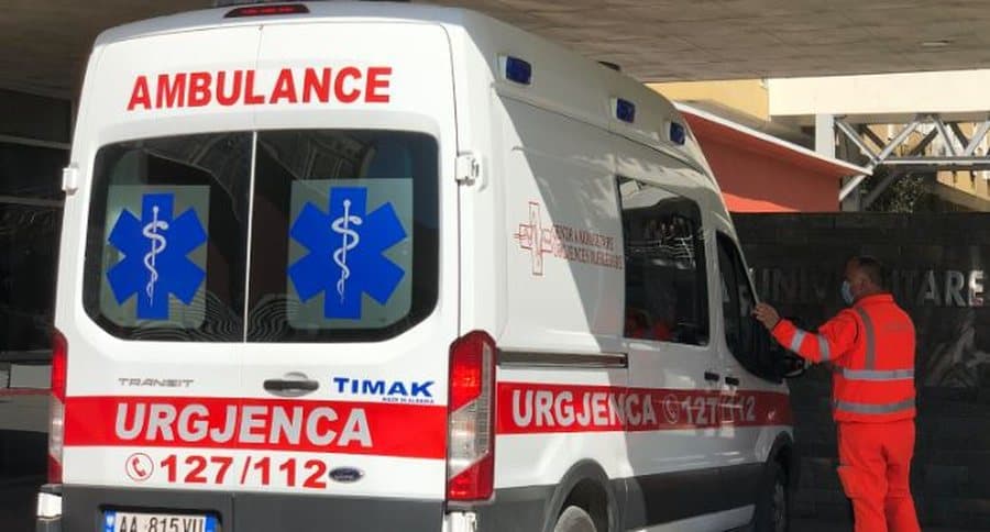 U rrëzua nga shkallët, vdes 74-vjeçari në Durrës