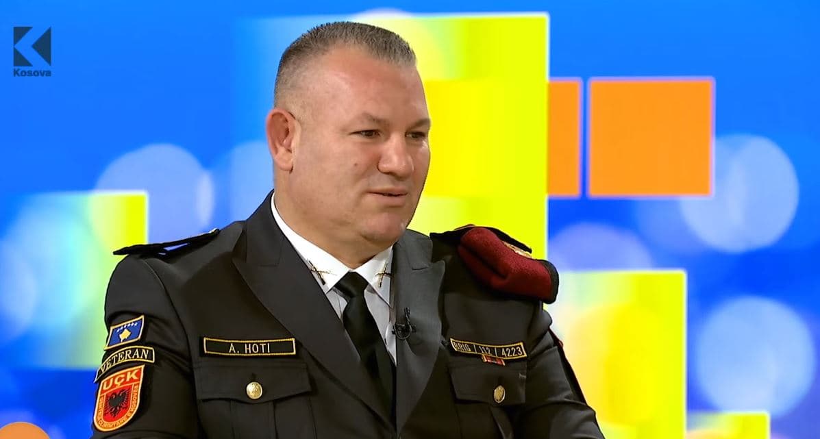 Arton Hoti, veterani i UÇK-së nderohet me çmimin “Ambasador i Paqes” (VIDEO)