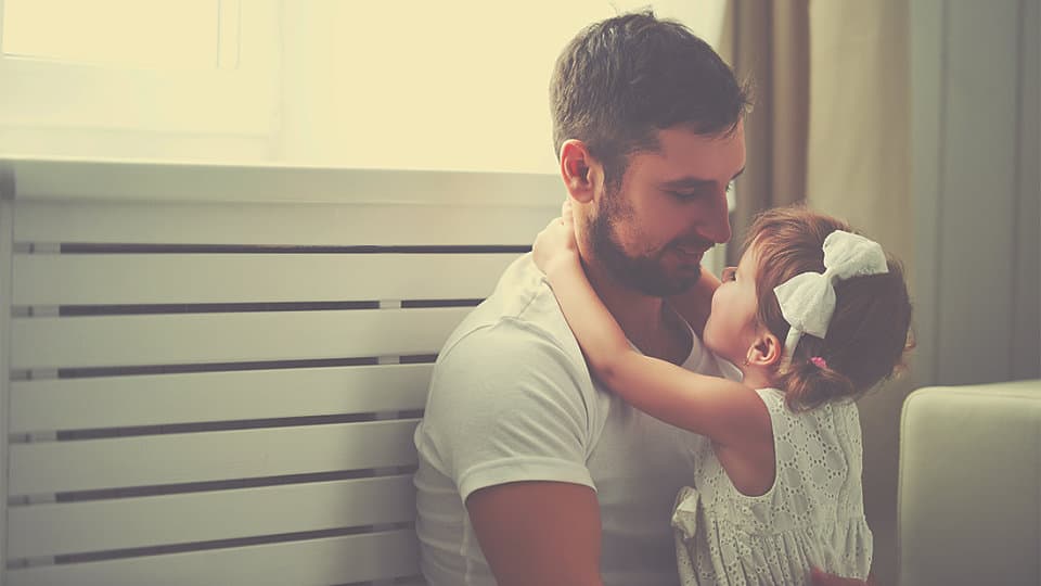 Sa më shumë vajza, aq më gjatë jeton babai
