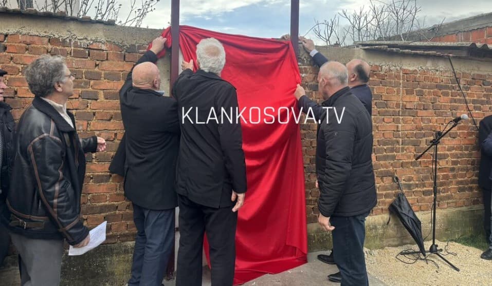 Zbulimi i pllakës "Kujtesë", në shtëpinë e komandant Isak Qolli - u formua një nga celulat e para të UÇK-së