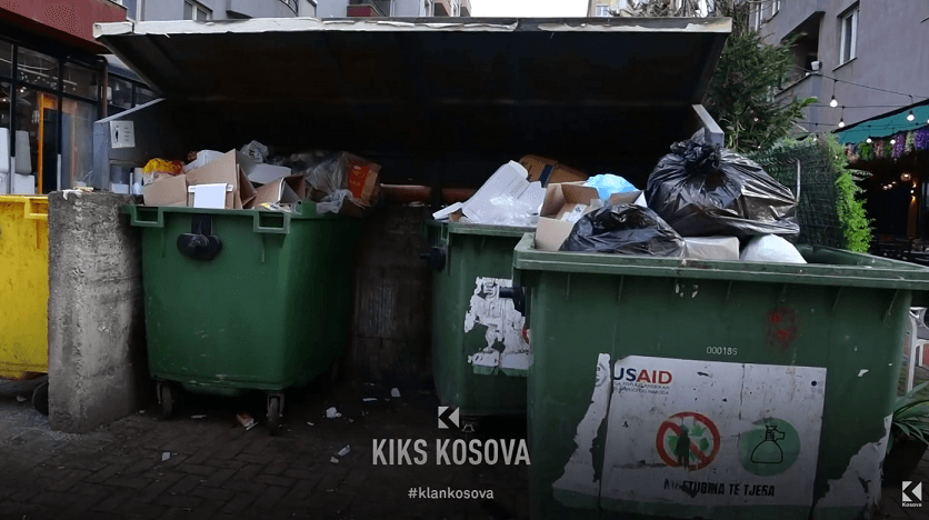 "Bërllok nga ballkoni", hallakamë në Fushë Kosovë - qytetarët s'kanë nga t'ia mbajnë (VIDEO)