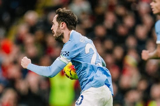 Ëndrra e Cityt është gjallë, fitore heroike në Anfield