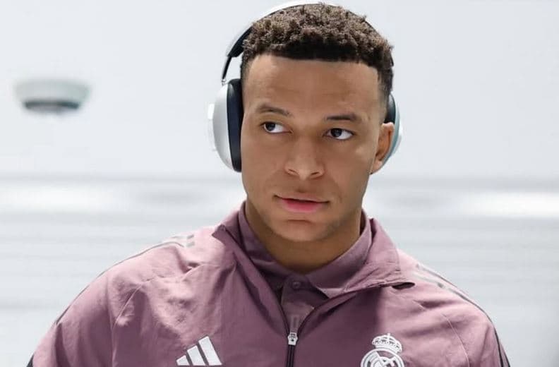 Mbappe luan kundër Benfikës në Ligën e Kampionëve.