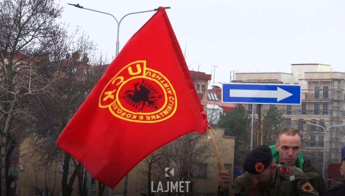Prizrenasit derdhën lot për Thaçin (VIDEO)