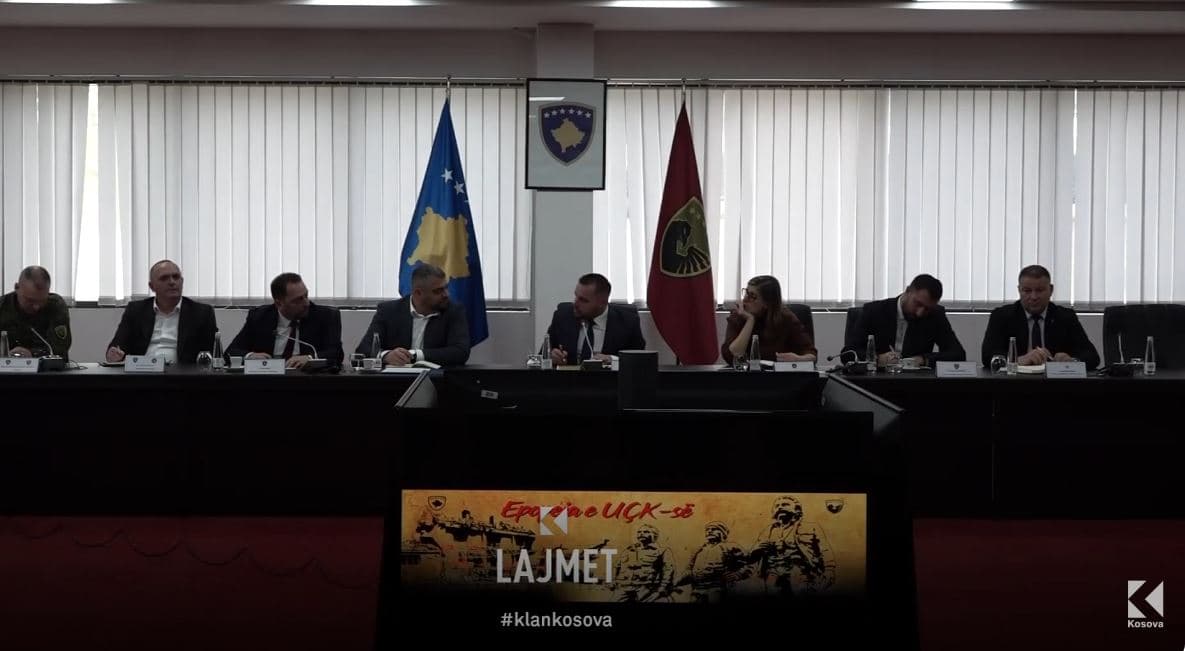 Epopeja e UÇK-së: Veteranët e pakënaqur bojkotuan mbledhjen (VIDEO)