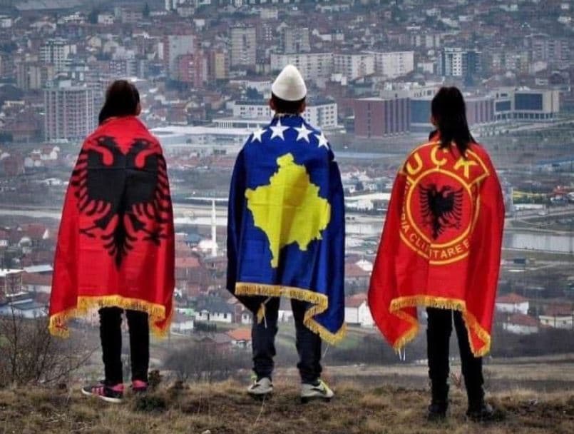 Edi Rama nis mëngjesin me foto në mbështetje të UÇK-së