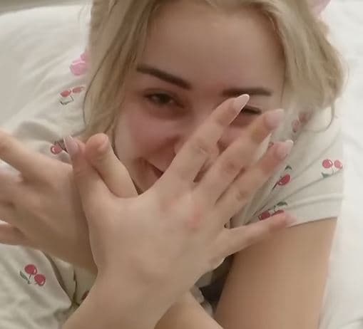 Finalistja e BBVK 4, Elijona, nis ditën me simbolin e shqiponjës