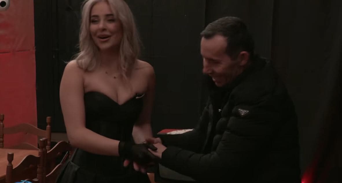 LIVE| Emocionuese: Babai i vjen në vizitë Elijonës (VIDEO)