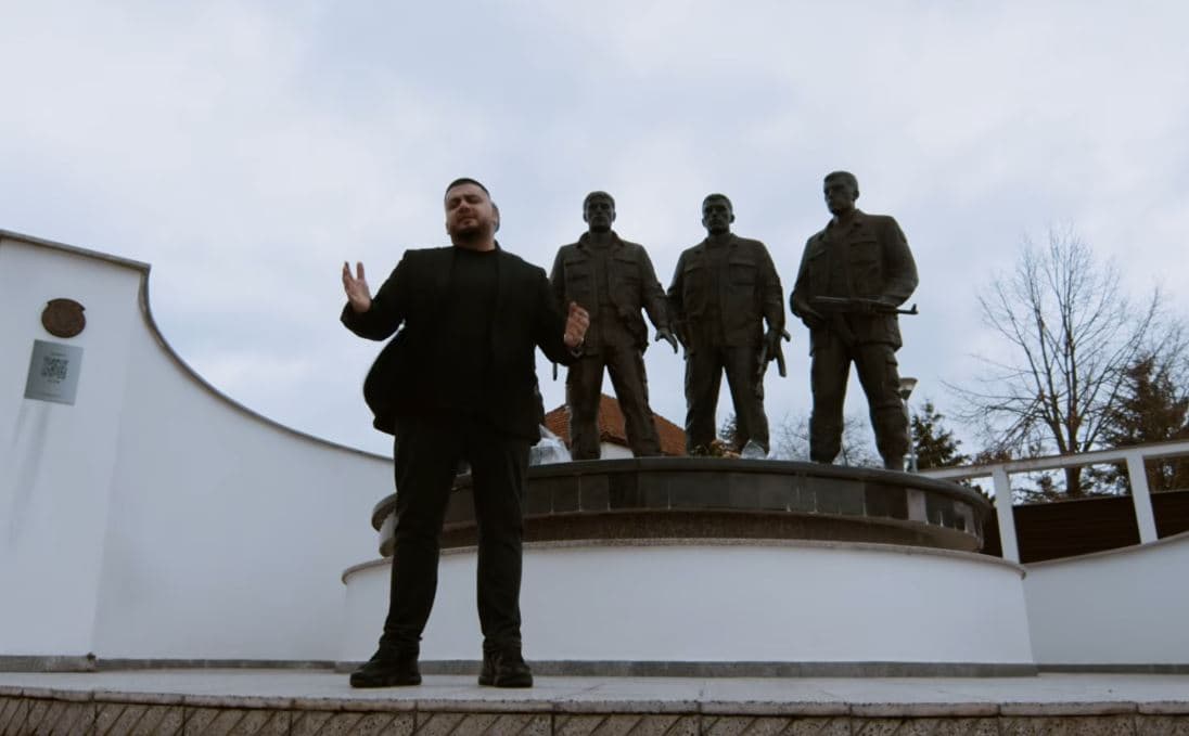 Ermal Fejzullahu për Pavarësi i kushton këngë Hakif Zejnullahut