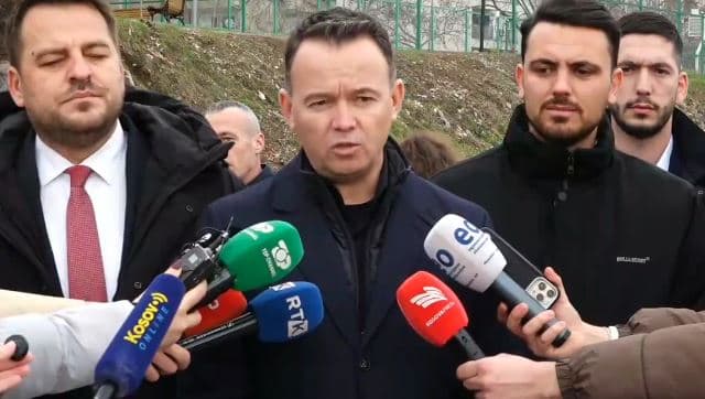 “U vranë vetëm pse ishin shqiptarë”, vendoset pllakë përkujtimore në kujtim të natës së tmerrit