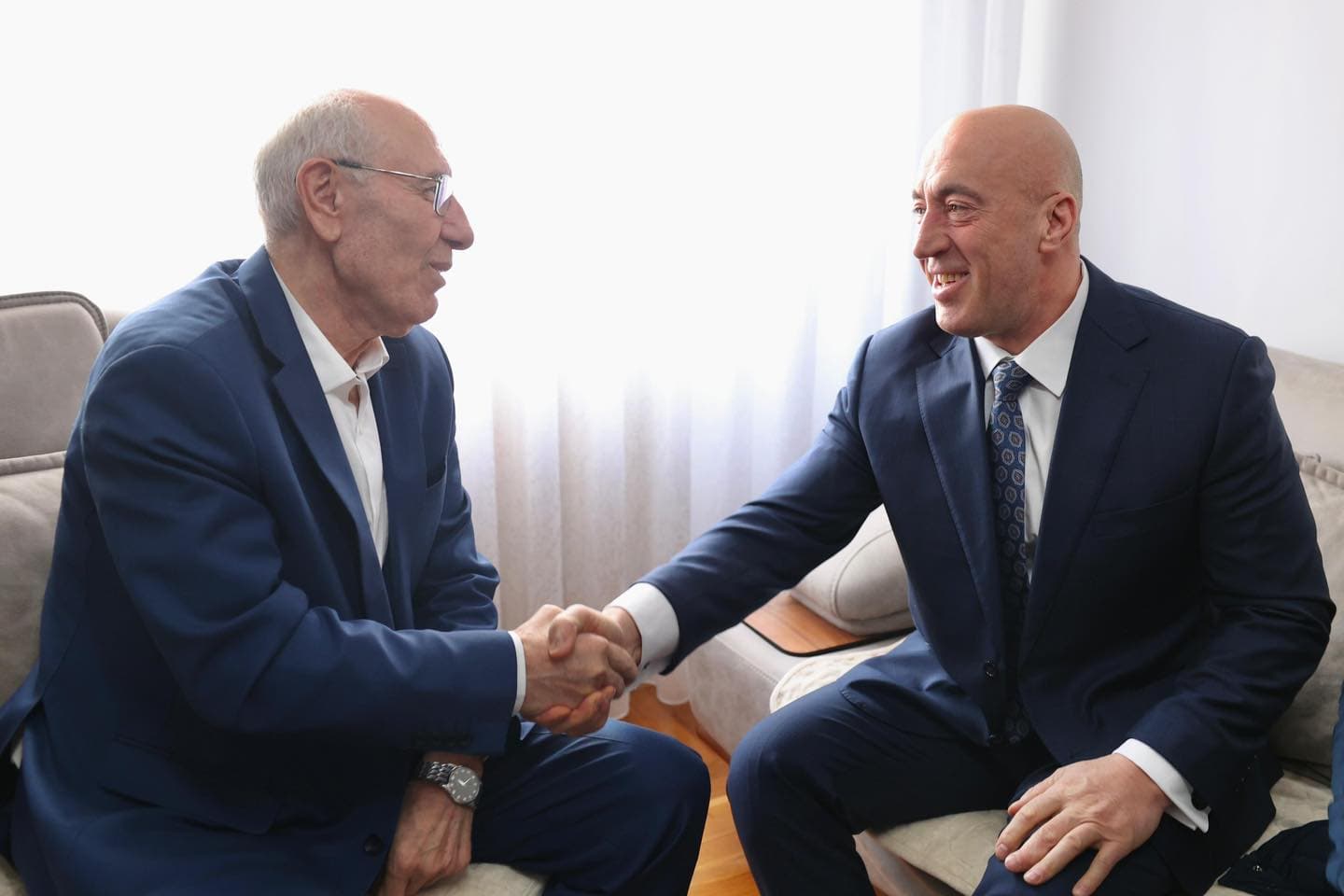 "Presim lirimin e të gjithëve", Haradinaj viziton Fazliun pas kthimit nga Haga
