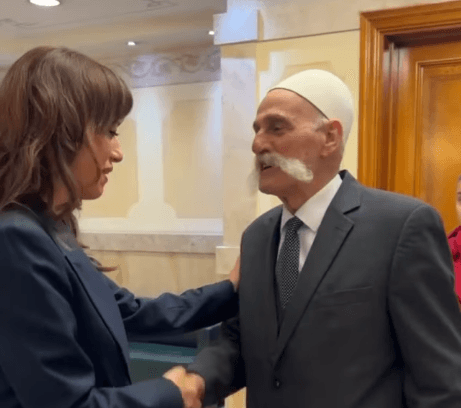 “Dalsh faqebardhë”, urimi që Rifat Jashari ia bëri Albulena Haxhiut për detyrën e re