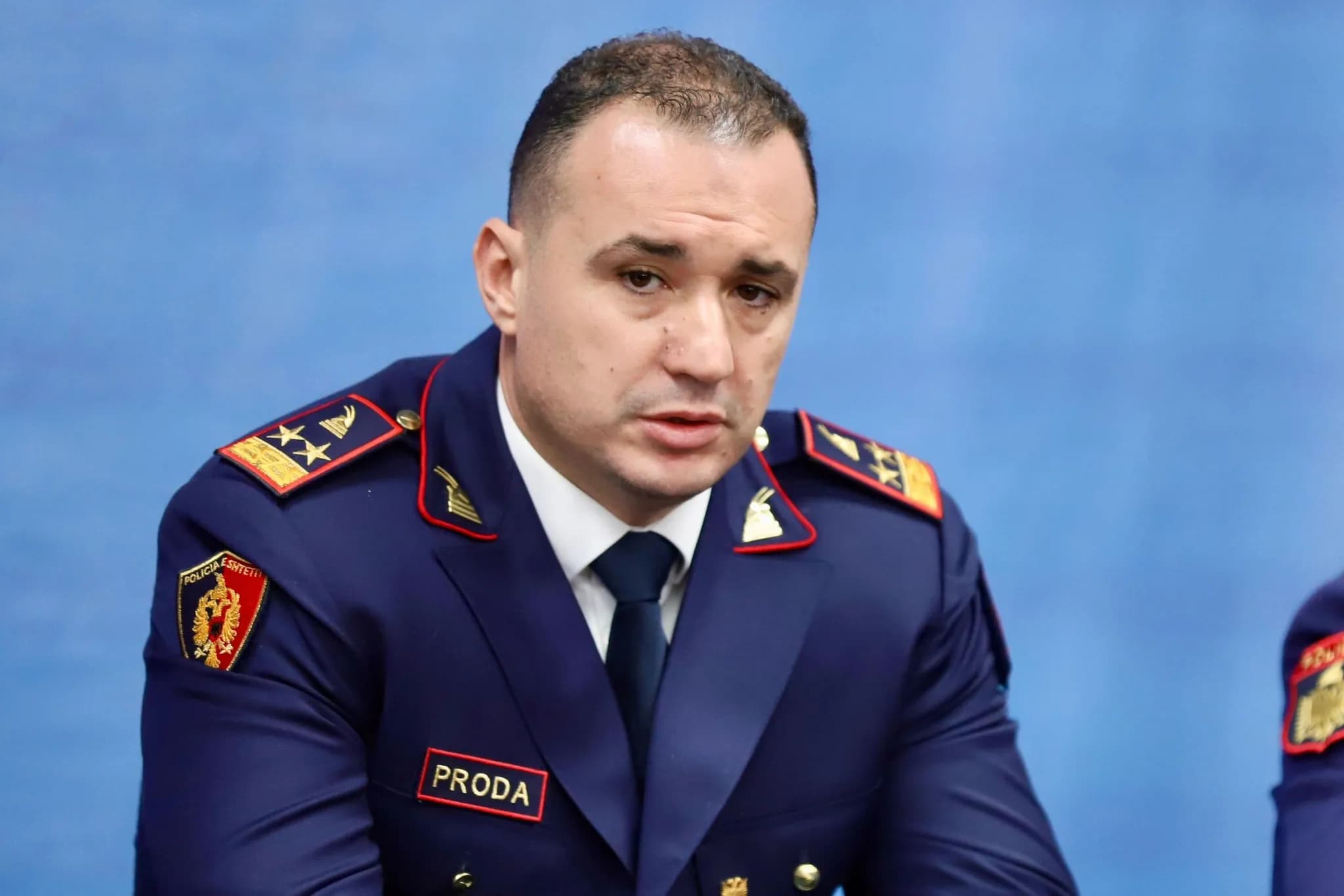 Drejtori i Policisë shqiptare: Po e godasim trafikimin e armëve nga Kosova