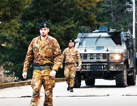 Ushtarët italianë të KFOR-it me patrulla në tërë Kosovën (VIDEO)