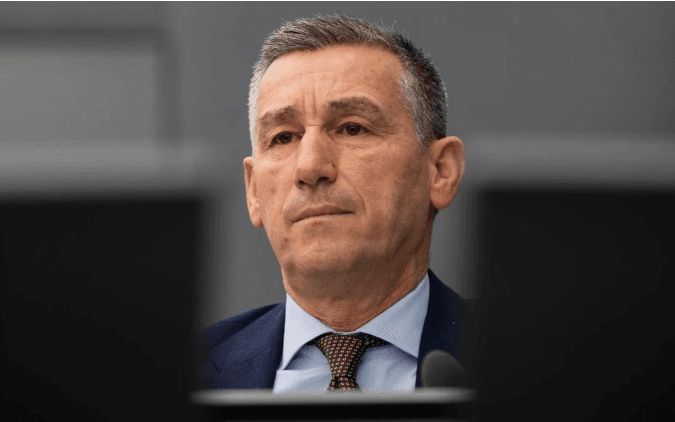 Përfundon fjalën avokati Dixon: Thërrime thashethemesh, Veseli i pafajshëm