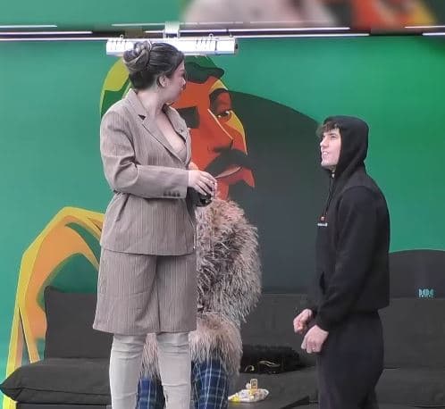 “Hajde këtu poshtë ta tregoj unë”, Klodi keqkupton Albën (VIDEO)