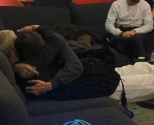 Pavarësisht grindjeve, Klodi dhe Londrimi ndajnë përqafim të ngrohtë