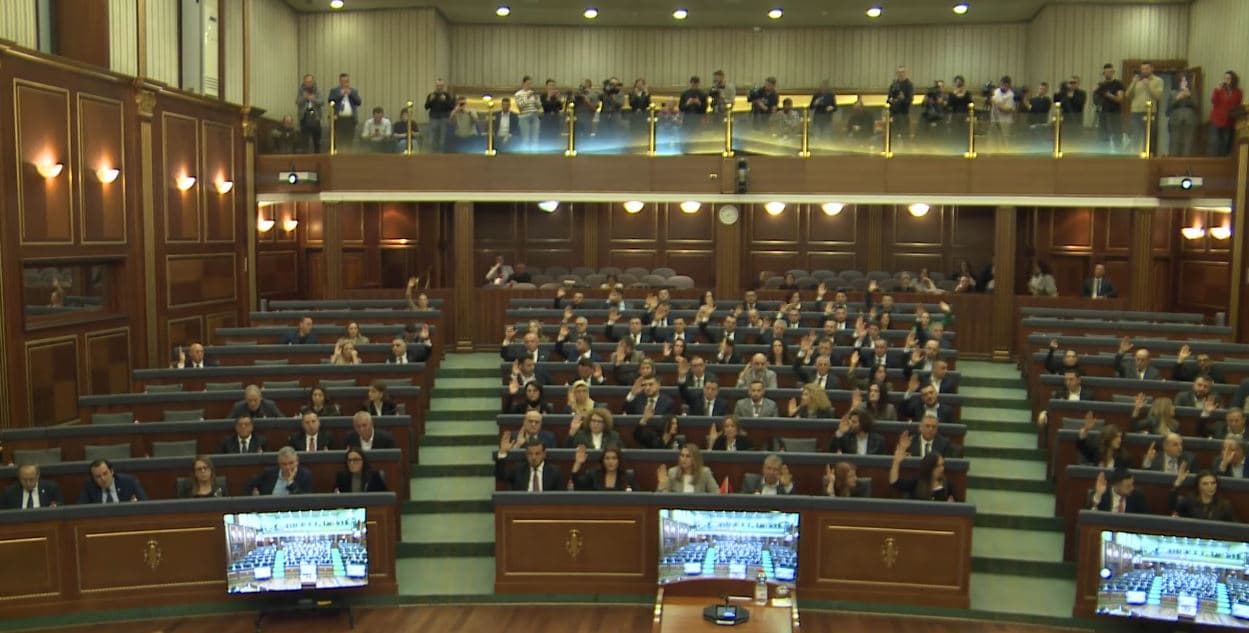 Kuvendi i Kosovës miraton 'Rezolutën e Hagës', veç 1 kundër
