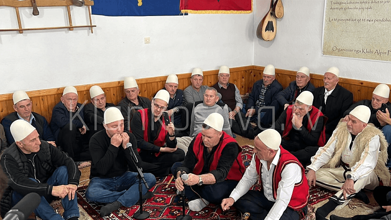 Kampionati i Lojës me Kapuça nis në Istog me tingujt e instrumenteve tradicionale
