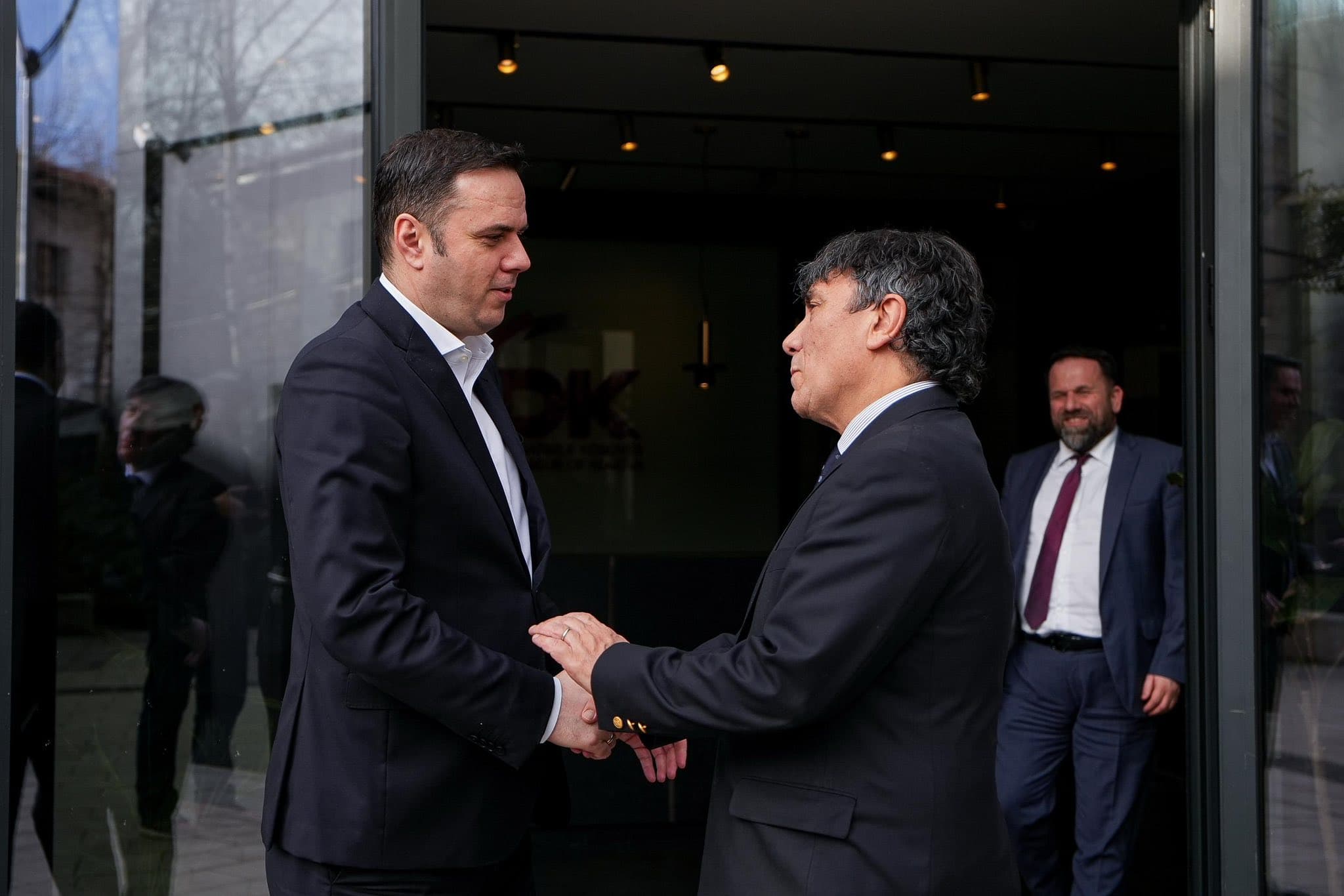 Abdixhiku takon ambasadorin italian, flasin për formimin e institucioneve të reja