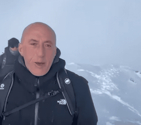 "E përmbyllëm javën e Pavarësisë", Haradinaj ngjitet në majën e Gjeravicës (VIDEO)