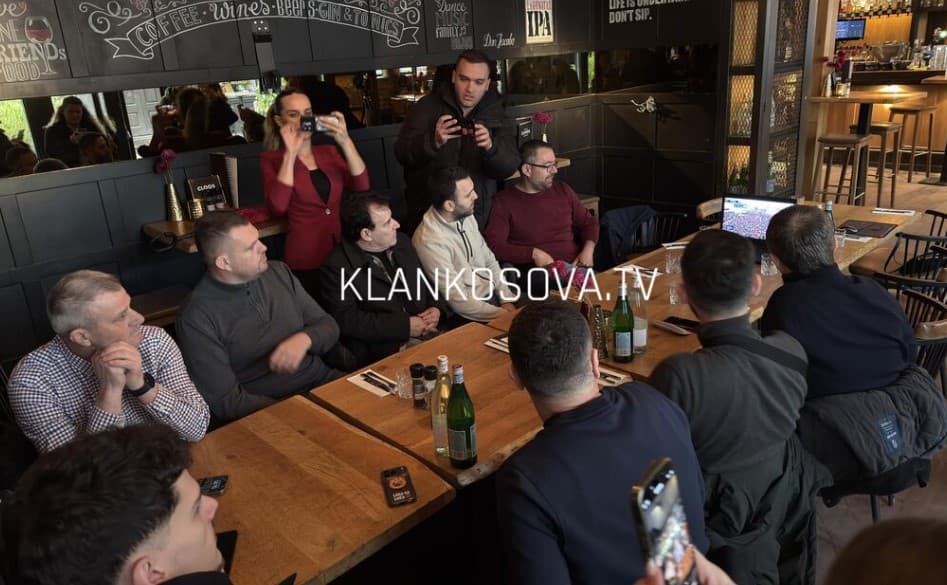 Familjarët e katërshes së UÇK-së të bashkuar e ndjekin marshin nga Haga