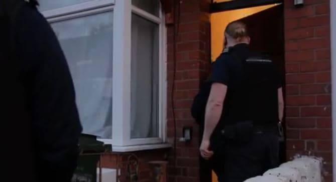 Shqiptarja shpëton nga dëbimi prej Britanisë pasi deklaroi se burri e detyroi të vidhte