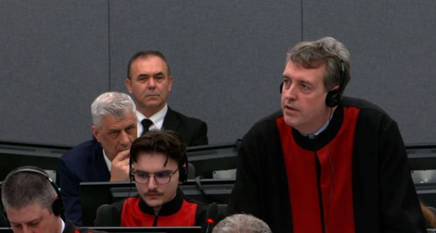 Roberts: "Sipas ZPS, edhe Adem Jashari ishte anëtar i pretenduar i ndërmarrjes kriminale, pa ia përmendur emrin"