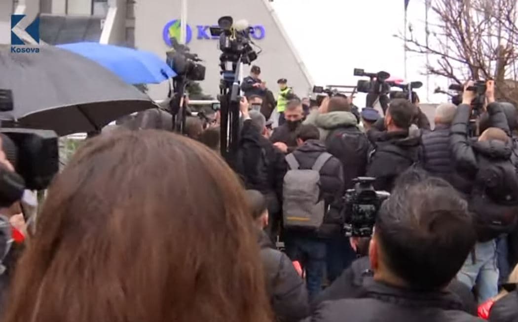 Protesta kundër shtrenjtimit të rrymës: Policia arreston një person, revoltohen qytetarët