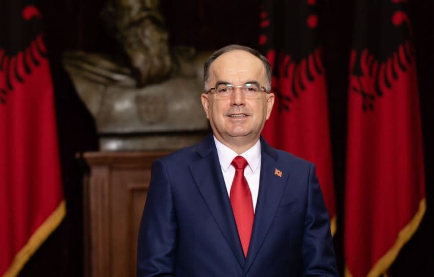 Begaj uron besimtarët ortodoksë për Pashkët: Më shumë dritë në jetën tuaj