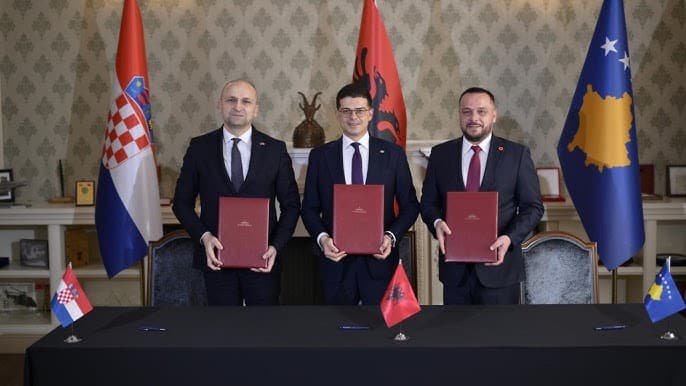 Bashkëpunimi në fushën e mbrojtjes mes Kosovës, Shqipërisë dhe Kroacisë - mbahet takimi trepalësh