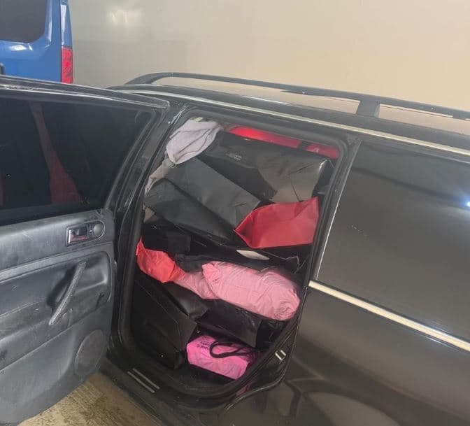 Dogana kap mbi 33 mijë euro mallra në Vërmicë, ndalohet i dyshuari për 48 orë