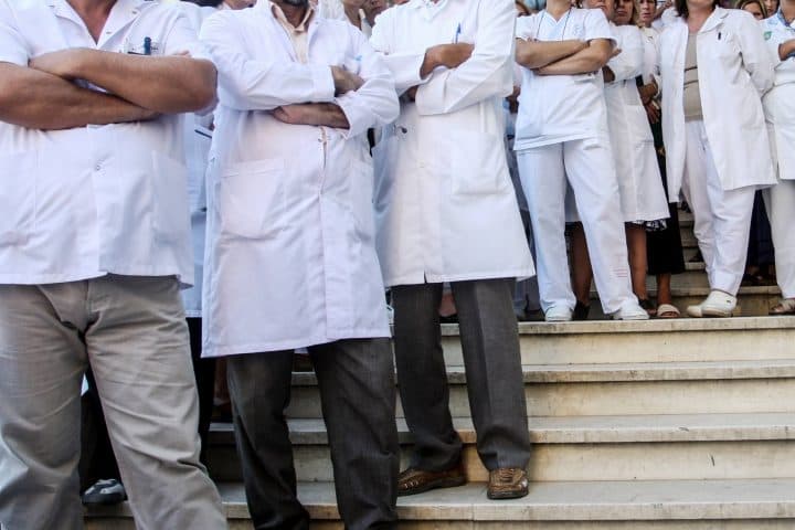 Pa pagesë për kujdestaritë e shkurtit, ankohen infermierët e QKUK-së