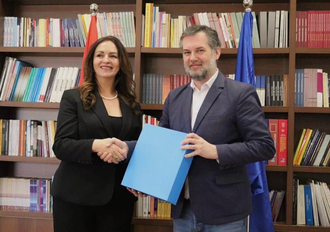 Hajrulla Çeku merr drejtimin e Ministrisë së Arsimit