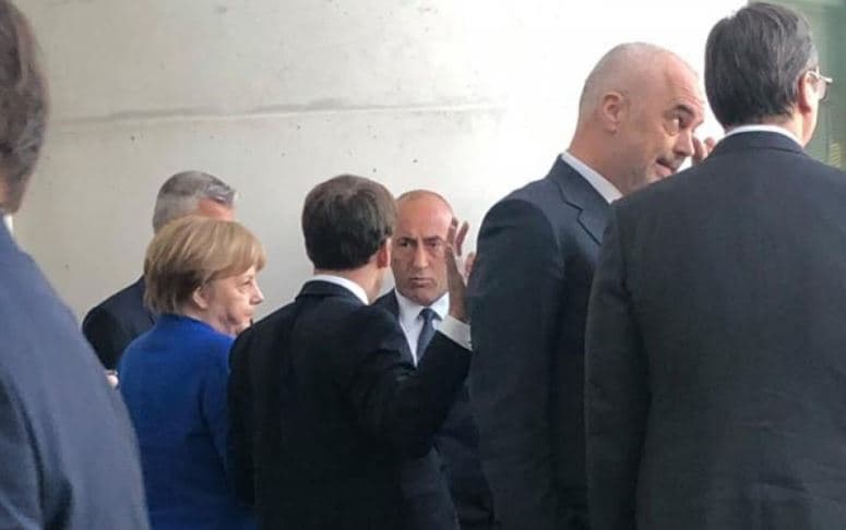 “Nuk ma lëshojke dorën”: Haradinaj zbulon prapaskenat e “përplasjes” me Macronin (VIDEO)