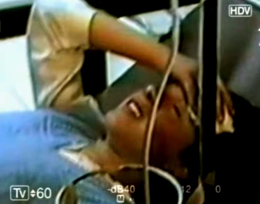 “Britma e Helmimit” e vitit 1990: Dëshmitë tronditëse nga shkollat e Kosovës (VIDEO)