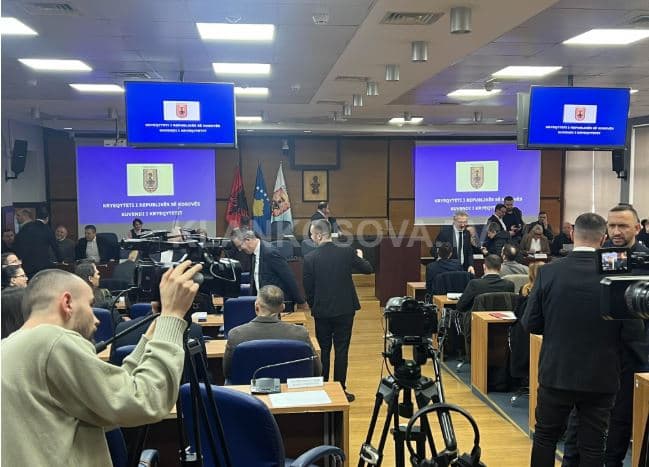 Vetëvendosje thotë se nuk do ta votojë buxhetin e Prishtinës, partitë tjera PRO
