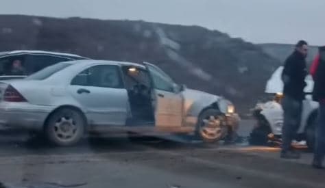 Katër persona të lënduar nga aksidenti në Dollc të Klinës 