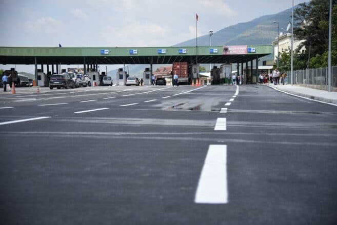 Prangoset kosovari në Kukës, i kapen në kufi municion luftarak dhe armë të ftohta