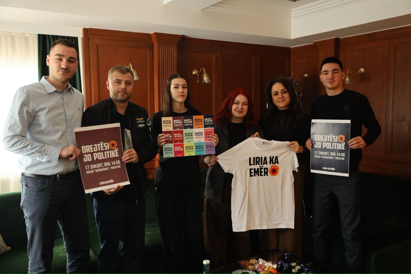 “Liria ka Emër” viziton familjen e Kadri Veselit: Solidarizohemi me familjet e çlirimtarëve