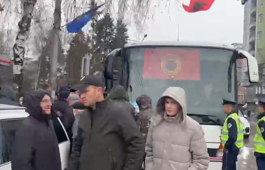 Mitrovica gati për marshin “Drejtësi, jo politikë”