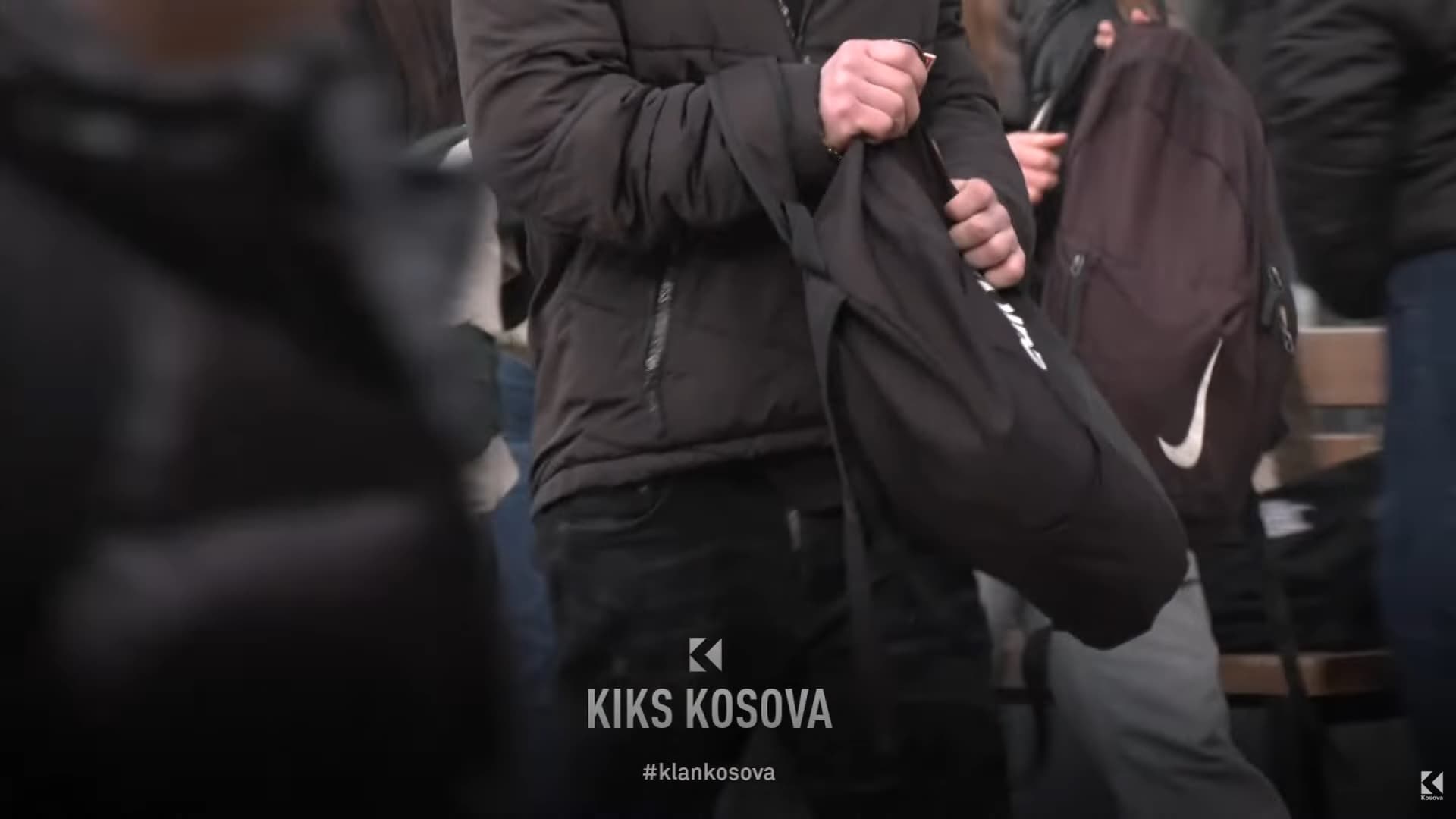 Nxënësi 15-vjeçar dyshohet se sulmoi profesorin me thikë në Ferizaj, rasti përfundon në polici (VIDEO)