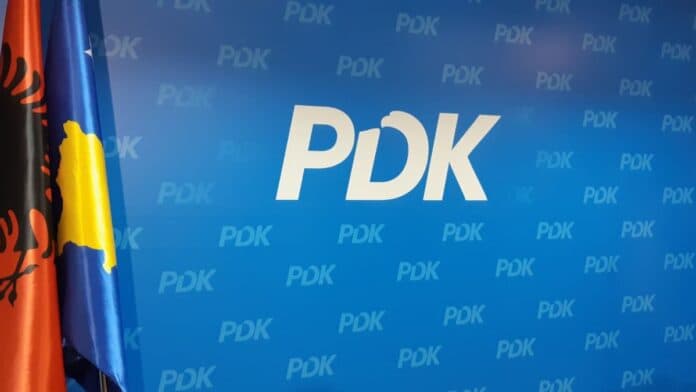 Takim me dyer të mbyllura në selinë e PDK-së, temë presidenti