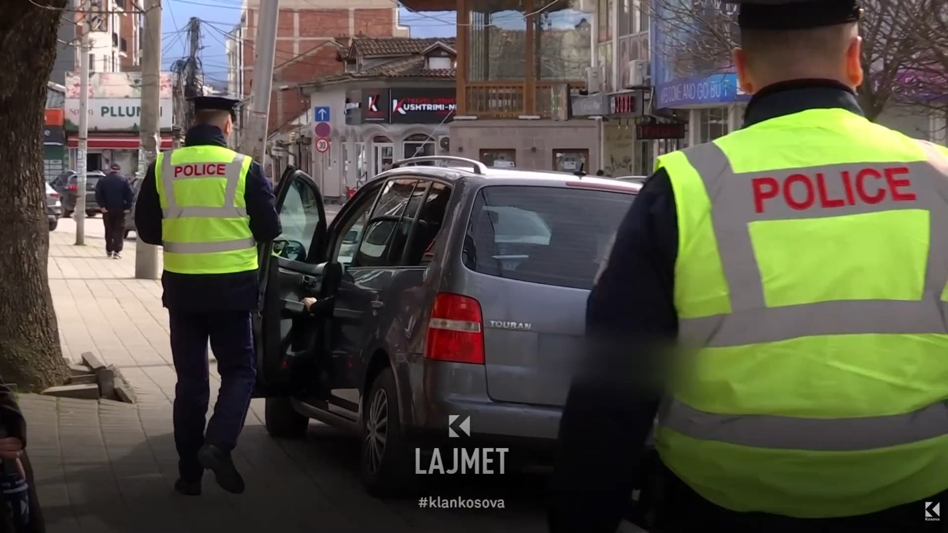 Aksioni në Gjakovë: 2 mijë gjoba për një javë, lirohen trotuaret (VIDEO)