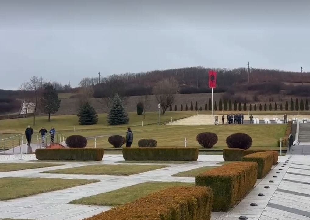 Qytetarët në Prekaz për 18-vjetorin e Pavarësisë (VIDEO)
